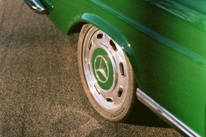 Retro Designs 1969 Mercedes-Benz W111 280 SE Restomod V8 Ottomotor Automatikgetriebe Felgen Restauration Fahrwerk Bremsen Innenraum-Veredelung Upgrade Oldtimer Klassiker Luxusklasse Limousine USA