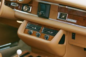 Retro Designs 1969 Mercedes-Benz W111 280 SE Restomod V8 Ottomotor Automatikgetriebe Felgen Restauration Fahrwerk Bremsen Innenraum-Veredelung Upgrade Oldtimer Klassiker Luxusklasse Limousine USA