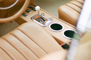 Retro Designs 1969 Mercedes-Benz W111 280 SE Restomod V8 Ottomotor Automatikgetriebe Felgen Restauration Fahrwerk Bremsen Innenraum-Veredelung Upgrade Oldtimer Klassiker Luxusklasse Limousine USA