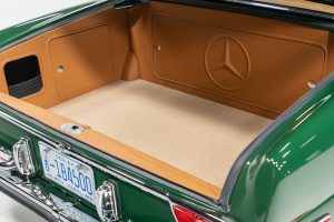 Retro Designs 1969 Mercedes-Benz W111 280 SE Restomod V8 Ottomotor Automatikgetriebe Felgen Restauration Fahrwerk Bremsen Innenraum-Veredelung Upgrade Oldtimer Klassiker Luxusklasse Limousine USA