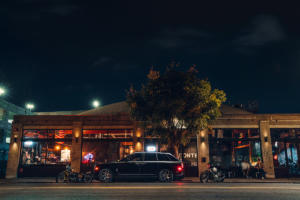 Rolls-Royce-Cullinan-Luxus-SUV-in-Los-Angeles-automobile-Subkultur-Nacht-12