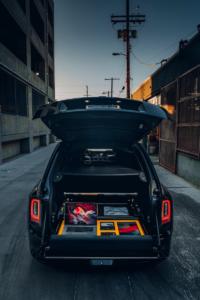 Rolls-Royce-Cullinan-Luxus-SUV-in-Los-Angeles-automobile-Subkultur-Nacht-17