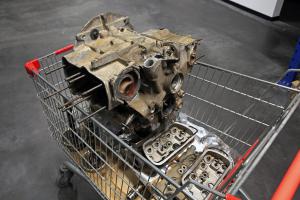 Einkaufswagen mit Wasserboxer-Motor