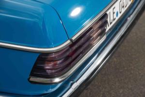 Mercedes-Benz W123 230 E 3.0-24V blau