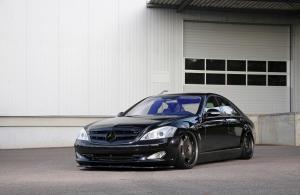 Mercedes-Benz W221 S 500: Low Luxury!