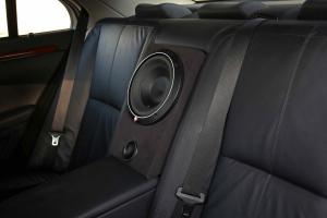 Mercedes-Benz W221 S 500: Low Luxury!