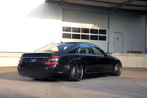 Mercedes-Benz W221 S 500: Low Luxury!