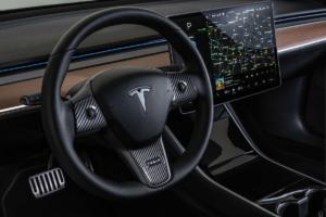 Startech Tuning Tesla Model 3 Mittelklasse E-Auto Aerodynamik-Bodykit Karosserieteile Felgen Tieferlegung Innenraum Veredlung Carbon