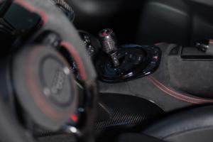 Stier Tuning Audi R8 42 V10 5.2 FSI Mittelmotor Sportwagen Felgen Fahrwerk Folierung Anbauteile Model Crissy