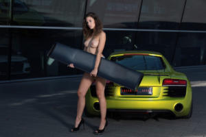 Stier Tuning Audi R8 42 V10 5.2 FSI Mittelmotor Sportwagen Felgen Fahrwerk Folierung Anbauteile Model Crissy