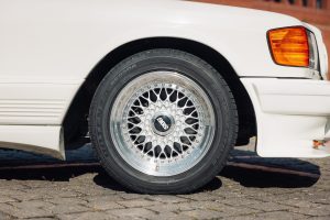 Styling Garage Mercedes-Benz C126 500 SEC Gullwing 1984 Sonderbau Flügeltüren RM Sothebys Versteigerung Auktion