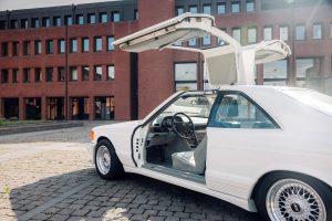 Styling-Garage-Mercedes-C126-500-SEC-Gullwing-1984-Sonderbau-Fluegeltueren-RM-Sotebys-Versteigerung-Auktion-05