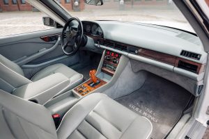 Styling Garage Mercedes-Benz C126 500 SEC Gullwing 1984 Sonderbau Flügeltüren RM Sothebys Versteigerung Auktion