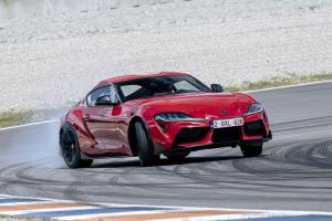Toyota GR Supra Lightweight EVO Sportcoupé Felgen Fahrwerk Bremsen Karosserie Innenraum
