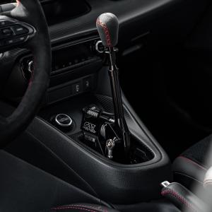 Toyota GR Yaris Ken Block Tribute Hoonigan Bodykit Folierung Motor-Upgrade Gewindefahrwerk Felgen Innenraum-Individualisierung