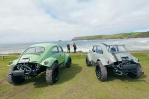 Twisted TBug Restomod VW Baja Käfer Leistungssteigerung Fahrwerk Felgen Reifen Innenraum-Upgrade