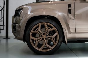 Urban Automotive Avontur Widetrack Land Rover Defender Pick-up Tuning Coachbuilding Premiere Vorstellung Neuheiten Goodwood Festival of Speed Felgen Widebody Karosserieteile Ladefläche Carbon