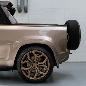 Urban Automotive Avontur Widetrack Land Rover Defender Pick-up Tuning Coachbuilding Premiere Vorstellung Neuheiten Goodwood Festival of Speed Felgen Widebody Karosserieteile Ladefläche Carbon