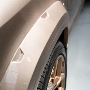 Urban Automotive Avontur Widetrack Land Rover Defender Pick-up Tuning Coachbuilding Premiere Vorstellung Neuheiten Goodwood Festival of Speed Felgen Widebody Karosserieteile Ladefläche Carbon
