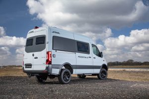 VANSPORTS.DE Mercedes-Benz 907 Sprinter 4x4 Pössl Roadstar XT Tuning Individualisierung Felgen Bodykit