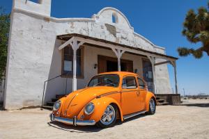 VW 1300 Käfer Oldtimer Klassiker USA Restaurierung Lackierung Tieferlegung Fahrwerk Motor-Upgrade Felgen Bremsanlagen Innenraum-Veredelung