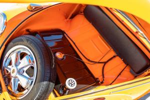 VW 1300 Käfer Oldtimer Klassiker USA Restaurierung Lackierung Tieferlegung Fahrwerk Motor-Upgrade Felgen Bremsanlagen Innenraum-Veredelung