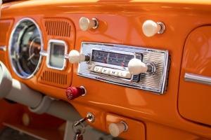 VW 1300 Käfer Oldtimer Klassiker USA Restaurierung Lackierung Tieferlegung Fahrwerk Motor-Upgrade Felgen Bremsanlagen Innenraum-Veredelung