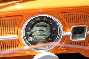 VW 1300 Käfer Oldtimer Klassiker USA Restaurierung Lackierung Tieferlegung Fahrwerk Motor-Upgrade Felgen Bremsanlagen Innenraum-Veredelung