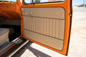 VW 1300 Käfer Oldtimer Klassiker USA Restaurierung Lackierung Tieferlegung Fahrwerk Motor-Upgrade Felgen Bremsanlagen Innenraum-Veredelung