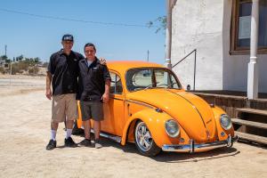 VW 1300 Käfer Oldtimer Klassiker USA Restaurierung Lackierung Tieferlegung Fahrwerk Motor-Upgrade Felgen Bremsanlagen Innenraum-Veredelung