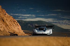 VW-I.D.-R-Rennwagen-Pikes-Peak-Race-to-the-Clouds-USA-Volkswagen-8
