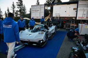 VW-I.D.-R-Rennwagen-Pikes-Peak-Race-to-the-Clouds-USA-Volkswagen-9