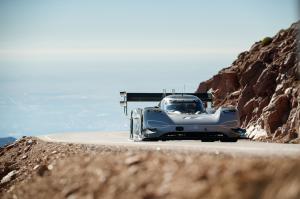 VW I.D. R Pikes-Peak Race to the Clouds Rekord