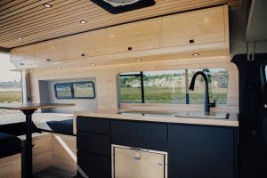 Vanspeed California Coast Custom Camper USA Mercedes-Benz Sprinter Innenausbau Felgen Höherlegung Karosserieteile