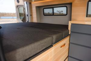 Vanspeed California Coast Custom Camper USA Mercedes-Benz Sprinter Innenausbau Felgen Höherlegung Karosserieteile