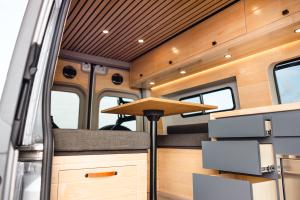 Vanspeed California Coast Custom Camper USA Mercedes-Benz Sprinter Innenausbau Felgen Höherlegung Karosserieteile