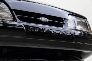 Velocity Ford Mustang LX Foxbody Tuning Restomod Coyote V8 Zehnstufen-Automatik Chassis Fahrwerk Felgen Bremsanlage Innenraum USA SEMA Show