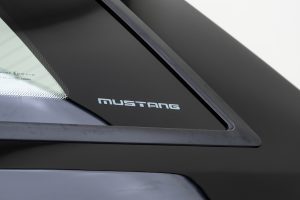 Velocity Ford Mustang LX Foxbody Tuning Restomod Coyote V8 Zehnstufen-Automatik Chassis Fahrwerk Felgen Bremsanlage Innenraum USA SEMA Show