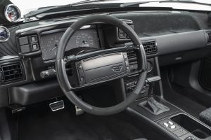 Velocity Ford Mustang LX Foxbody Tuning Restomod Coyote V8 Zehnstufen-Automatik Chassis Fahrwerk Felgen Bremsanlage Innenraum USA SEMA Show