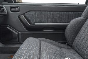 Velocity Ford Mustang LX Foxbody Tuning Restomod Coyote V8 Zehnstufen-Automatik Chassis Fahrwerk Felgen Bremsanlage Innenraum USA SEMA Show