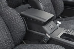 Velocity Ford Mustang LX Foxbody Tuning Restomod Coyote V8 Zehnstufen-Automatik Chassis Fahrwerk Felgen Bremsanlage Innenraum USA SEMA Show