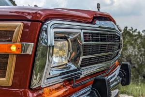 Vigilante Jeep Grand Wagoneer SUV Geländewagen Luxusklasse Restomod Tuning Fahrwerk Hellcat-HEMI-V8 Leichtmetallfelgen Bremsen Innenraum-Veredelung