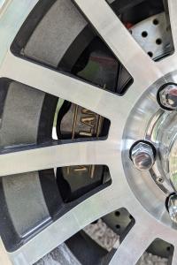 Vigilante Jeep Grand Wagoneer SUV Geländewagen Luxusklasse Restomod Tuning Fahrwerk Hellcat-HEMI-V8 Leichtmetallfelgen Bremsen Innenraum-Veredelung