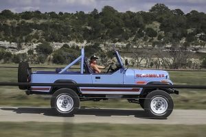 Vigilante Jeep Scrambler Restomod Verlängerung Aluminium-Karosserie Felgen Innenraum-Upgrade Chassis Fahrwerk Bremsen Motor V8 HEMI US-Car Geländewagen Offroader