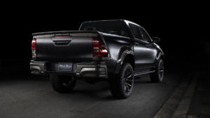Toyota Hilux Black Bison Edition von Wald International