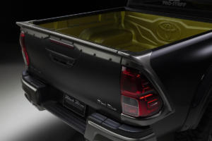 Toyota Hilux Black Bison Edition von Wald International