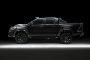 Toyota Hilux Black Bison Edition von Wald International